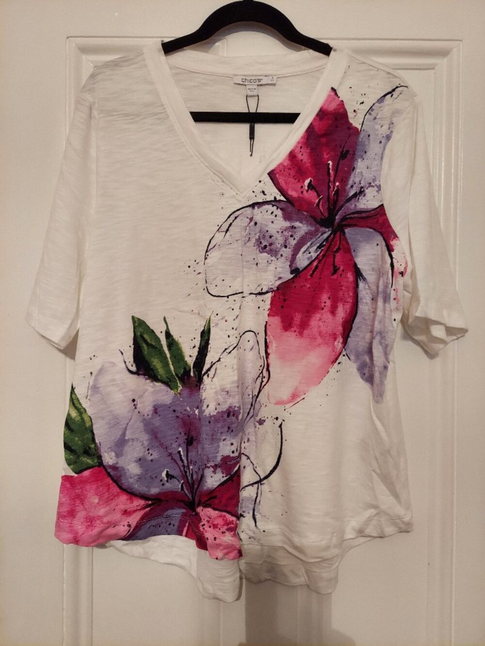 NWT Chico's White V Neck Short Sleeve Tee w/ Pink & Purple Floral Design size 2